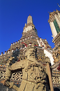 Guardian statue, Wat Arun (Temple of the Dawn), Bangkok, Thailand, Southeast Asia, Asia