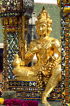 Statue of the four headed image of Brahma or Phra Phrom at the Erawan Shrine, Bangkok, Thailand, Southeast Asia, Asia