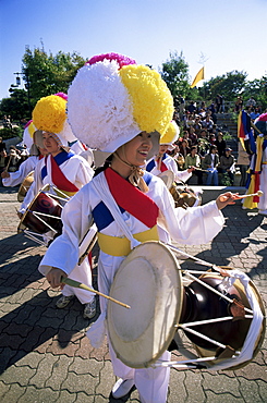 Farmers dance, Namsangol Hanok Village, Seoul, South Korea, Asia