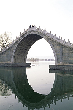 Arched bridge on Kunming Lake, Summer Palace, UNESCO World Heritage Site, Beijing, China, Asia