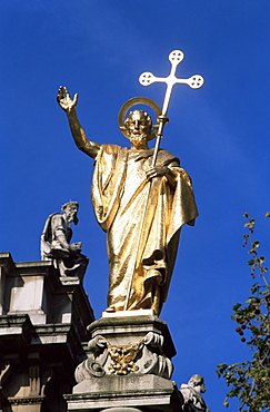 Statue of St. Paul, St. Pauls Cathedral, London, England, United Kingdom, Europe