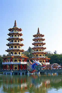 Dragon and Tiger Pagodas, Lotus Lake, Kaohsiung, Taiwan, Asia