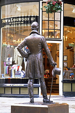 Statue of Beau Brummel and men's clothes shop, Jermyn Street, London, England, United Kingdom, Europe