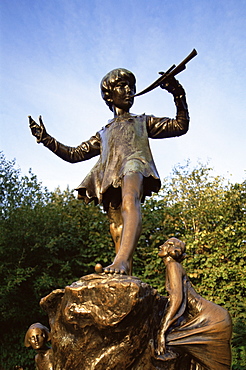 Statue of Peter Pan, Kensington Gardens, London, England, United Kingdom, Europe