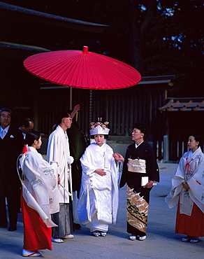 Traditional wedding at Meiji-jingu Shrine, Tokyo, Japan, Asia