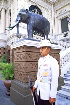 Guard at the Royal Palace, Bangkok, Thailand, Southeast Asia, Asia