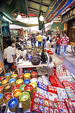 Antique stalls in Cat Street, Hollywood Road, Hong Kong, China, Asia