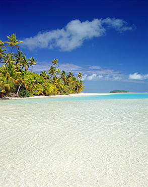 Atoll, palm trees and tropical beach, Aitutaki Island, Cook Islands, Polynesia, South Pacific, Pacific