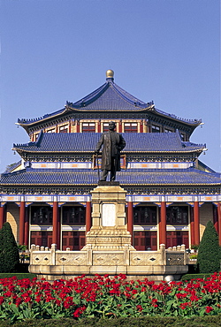 Sun Yatsen statue and Memorial Hall, Yuexiu Park, Guangzhou, Guangdong Province, China, Asia