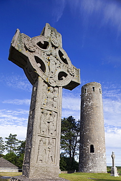 Celtic Cross and Round Tower, Clonmacnoise, County Offaly, Leinster, Republic of Ireland, Europe