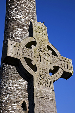 Celtic Cross and Round Tower, Monasterboice, County Louth, Leinster, Republic of Ireland, Europe