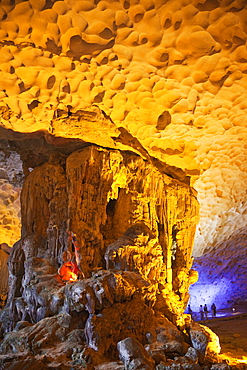 Sung Sot Cave (Surprise Cave), Halong Bay, Vietnam, Indochina, Southeast Asia, Asia