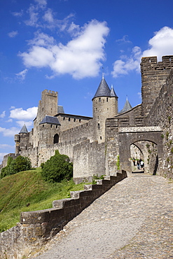 The Aude Gate, Carcassonne, UNESCO World Heritage Site, Aude, Languedoc-Roussillon, France, Europe