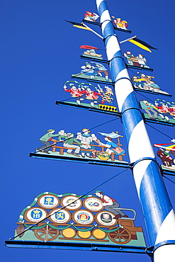 Maypole, Viktualienmarket, Munich, Bavaria, Germany, Europe