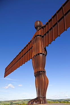 Angel of the North statue by Antony Gormley, 20 metres tall, wingspan 54 metres, Gateshead, Tyne and Wear, England, United Kingdom, Europe