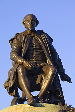 Shakespeare statue, Stratford upon Avon, Warwickshire, England, United Kingdom, Europe