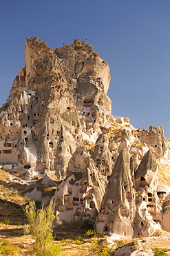 The town of Orchisar, showing the old tunneled houses dug into the volcanic rock, Cappadocia, Anatolia, Turkey, Asia Minor, Eurasia