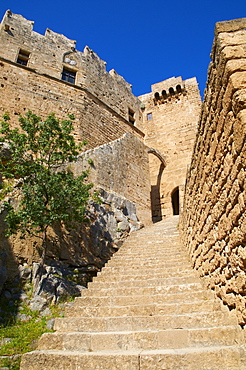 Citadel and acropolis of Lindos, Rhodes, Dodecanese, Greek Islands, Greece, Europe