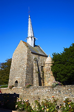 Chapel Saint-Gonery, Plougrescant, Cote de Granit Rose, Cotes d'Armor, Brittany, France, Europe