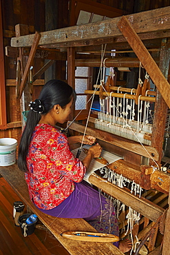 Burmese woman weaving, Nampan village, Inle Lake, Shan State, Myanmar (Burma), Asia