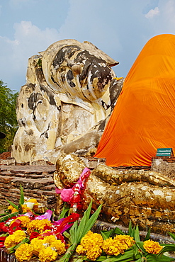 Sleeping Buddha, Wat Lokaya Sutha, Ayutthaya Historical Park, UNESCO World Heritage Site, Ayutthaya, Thailand, Southeast Asia, Asia