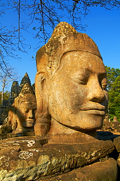 Statues of giants holding the sacred naga, South Entry Gate, Angkor Thom, Angkor, UNESCO World Heritage Site, Siem Reap, Cambodia, Indochina, Southeast Asia, Asia