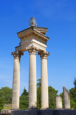 Ancient Roman site of Glanum, St. Remy de Provence, Les Alpilles, Bouches du Rhone, Provence, France, Europe