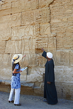 Tourist, Temple of Luxor, Thebes, UNESCO World Heritage Site, Egypt, North Africa, Africa