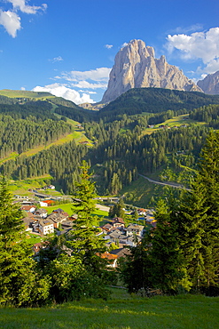 St. Cristina overlooked by Sassolungo Mountain, Gardena Valley, Bolzano Province, Trentino-Alto Adige/South Tyrol, Italian Dolomites, Italy, Europe