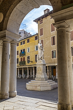 View of statue in Piazzetta Palladio next to Palladian Basilica, Vicenza, Veneto, Italy, Europe