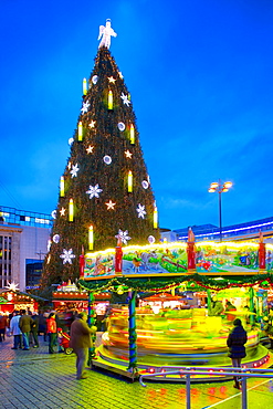 Christmas Market and the Biggest Christmas Tree in the World, Hansaplatz, Dortmund, North Rhine-Westphalia, Germany, Europe