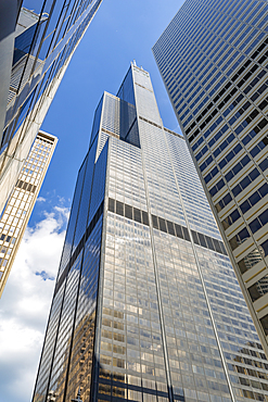 View of Willis Tower from street below, Chicago, Illinois, United States of America, North America