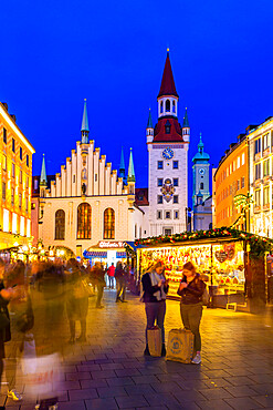 View of Christmas Market in Marienplatz and Old Town Hall at dusk, Munich, Bavaria, Germany, Europe