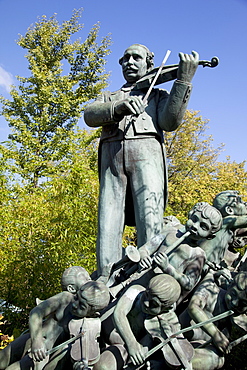 Statue, Tivoli Gardens, Copenhagen, Denmark, Scandinavia, Europe