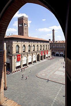 Piazza Maggiore and Podesta Palace through archway, Bologna, Emilia Romagna, Italy, Europe