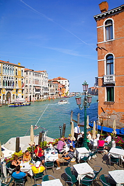 Canalside cafe and Grand Canal, Dorsoduro, Venice, UNESCO World Heritage Site, Veneto, Italy, Europe