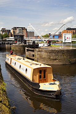 Narrowboat navigating Leeds Lock No 1 Aire and Calder Navigation, Leeds, West Yorkshire, Yorkshire, England, United Kingdom, Europe