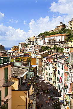 Rooftops above Via Colombo in Riomaggiore, Cinque Terre, UNESCO World Heritage Site, Liguria, Italy, Europe 