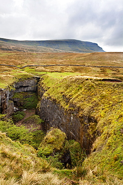 Hull Pot and Pen Y Ghent Horton in Ribblesdale, Yorkshire Dales, Yorkshire, England, United Kingdom, Europe 