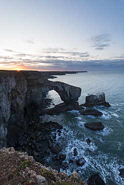 Dawn at Green Bridge of Wales, Pembrokeshire Coast National Park, Wales, United Kingdom, Europe