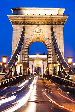 Chain Bridge at night, UNESCO World Heritage Site, Budapest, Hungary, Europe