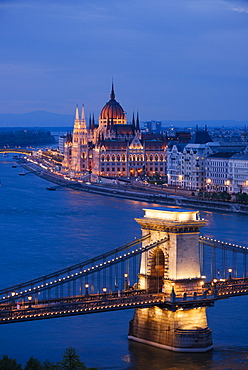 View over River Danube, Chain Bridge and Hungarian Parliament Building at night, UNESCO World Heritage Site, Budapest, Hungary, Europe