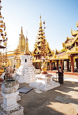 Shwezigon Pagoda, Nyaung-U, near Bagan (Pagan), Mandalay Region, Myanmar (Burma), Asia