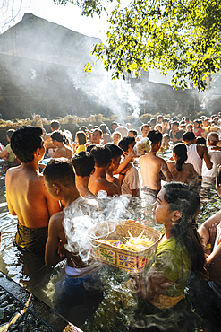 Pilgrims queuing to bathe in the sacred Tampaksiring Spring, Pura Tirta Empul Temple, Ubud, Bali, Indonesia, Southeast Asia, Asia