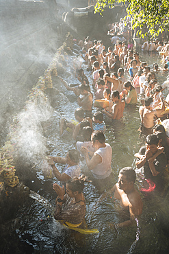 Pilgrims queuing to bathe in the sacred Tampaksiring Spring, Pura Tirta Empul Temple, Ubud, Bali, Indonesia, Southeast Asia, Asia