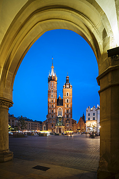 Exterior of Saint Mary's Basilica (Bazylika Mariacka) in Market Square (Rynek Glowny) at night, UNESCO World Heritage Site, Krakow, Malopolskie, Poland, Europe