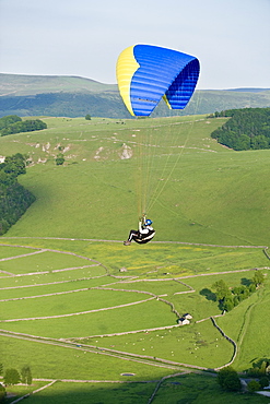 Paragliding off Mam Tor, Derbyshire, Peak District, England, United Kingdom, Europe