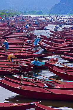 Boats on river to Perfume Pagoda, Vietnam, Indochina, Southeast Asia, Asia