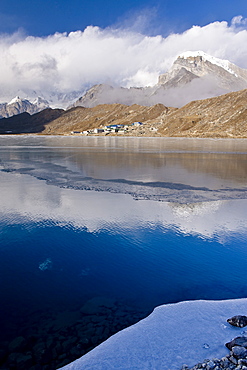 Dudh Pokhari Lake, Gokyo, Solu Khumbu (Everest) Region, Nepal, Himalayas, Asia