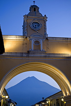 Arch of Santa Catalina, Antigua, UNESCO World Heritage Site, Guatemala, Central America